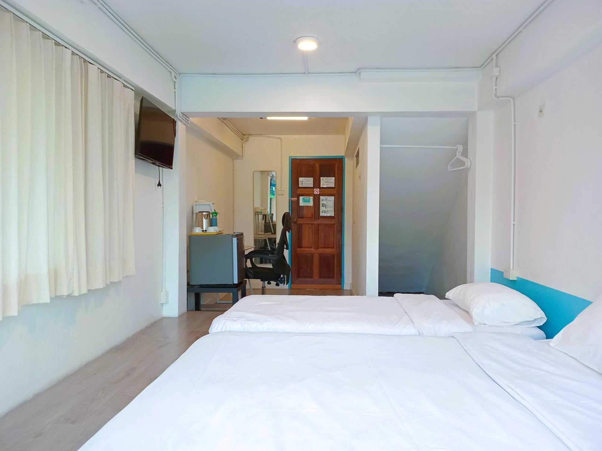 Chapter 1 Hostel Chiang Mai Exterior photo